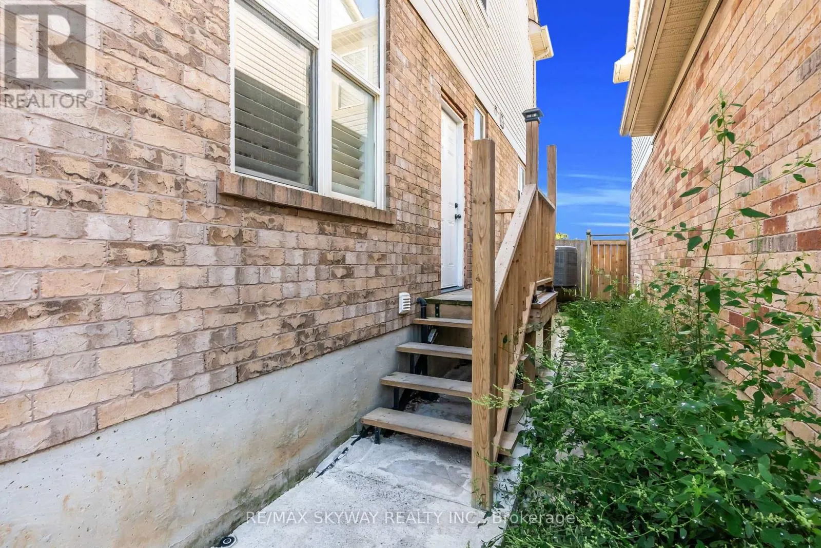 7 JENNER COURT