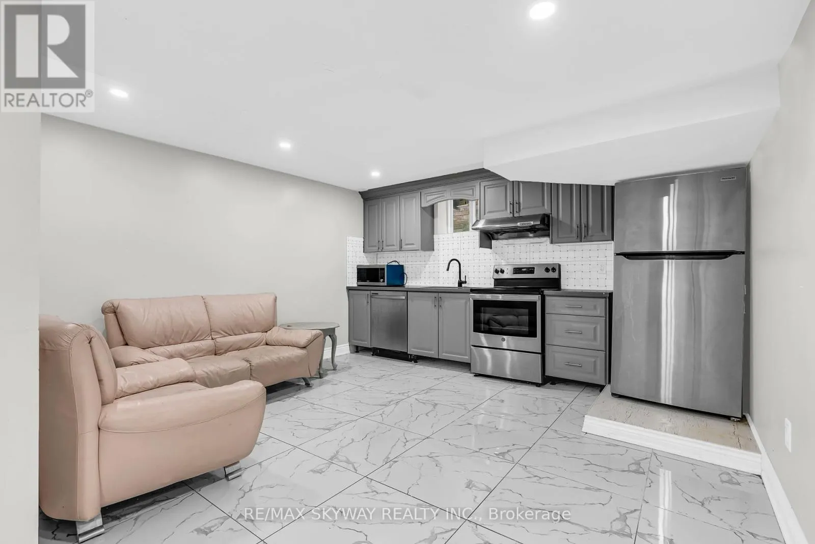 7 JENNER COURT