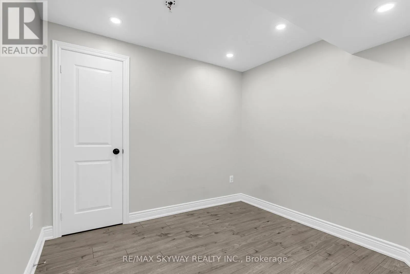 7 JENNER COURT