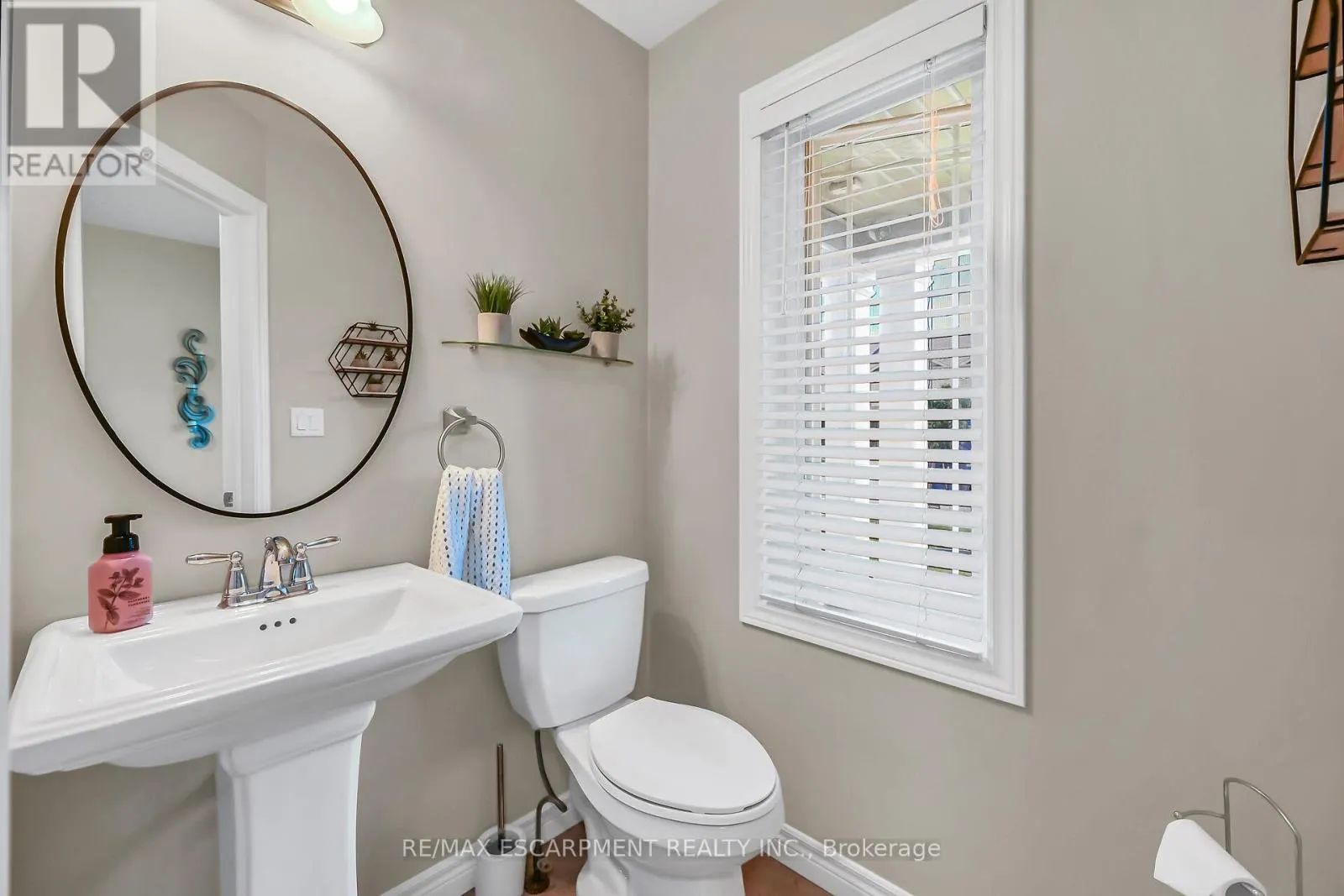70 ESCARPMENT DRIVE