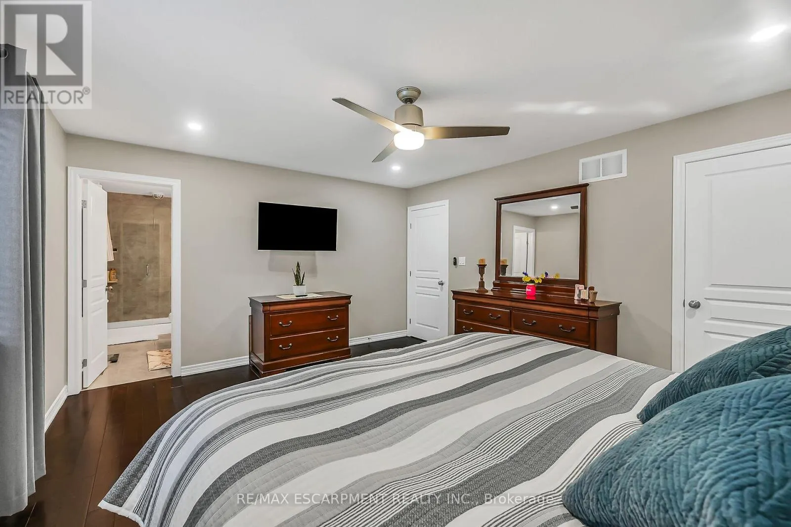 70 ESCARPMENT DRIVE