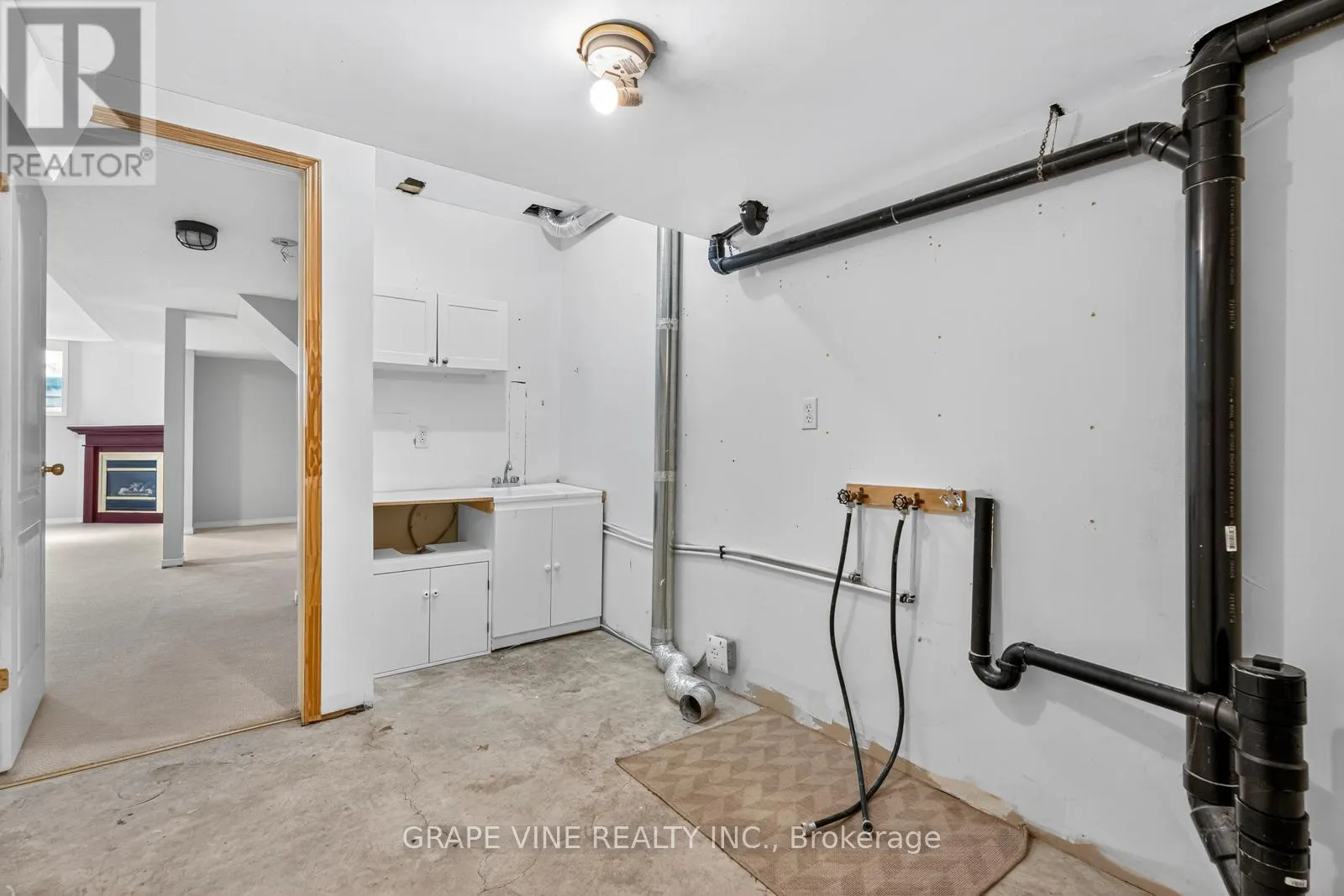 27 FLOWERTREE CRESCENT