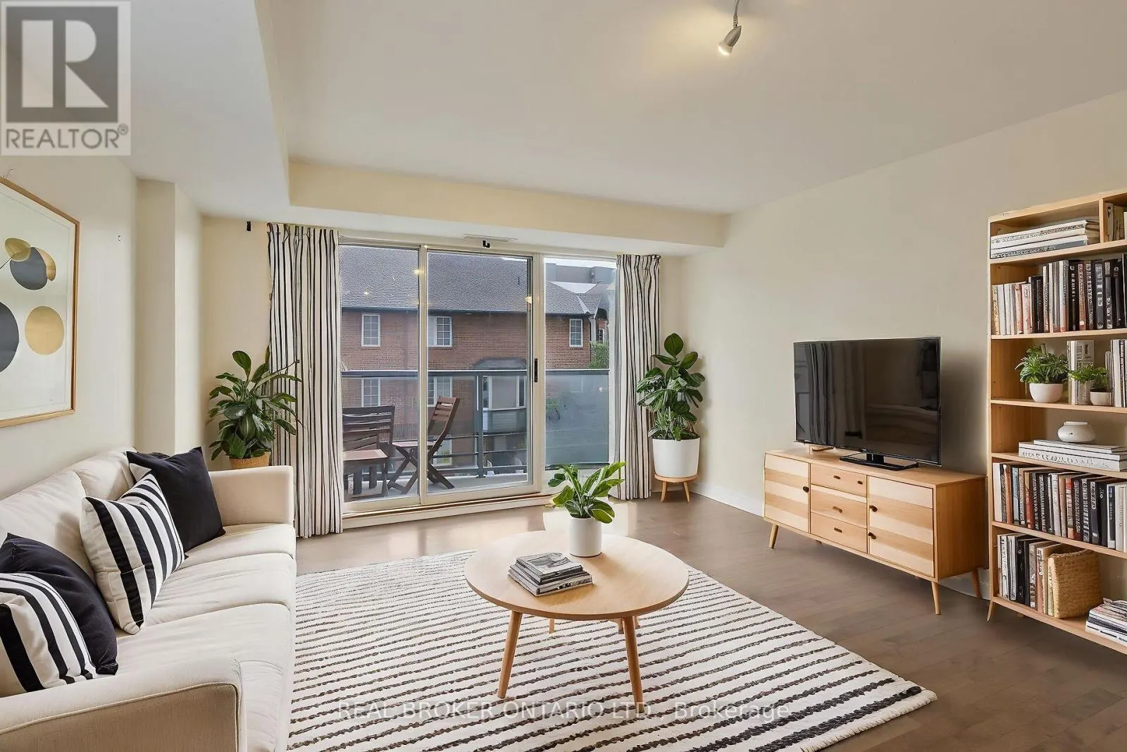 306 - 429 SOMERSET STREET W
