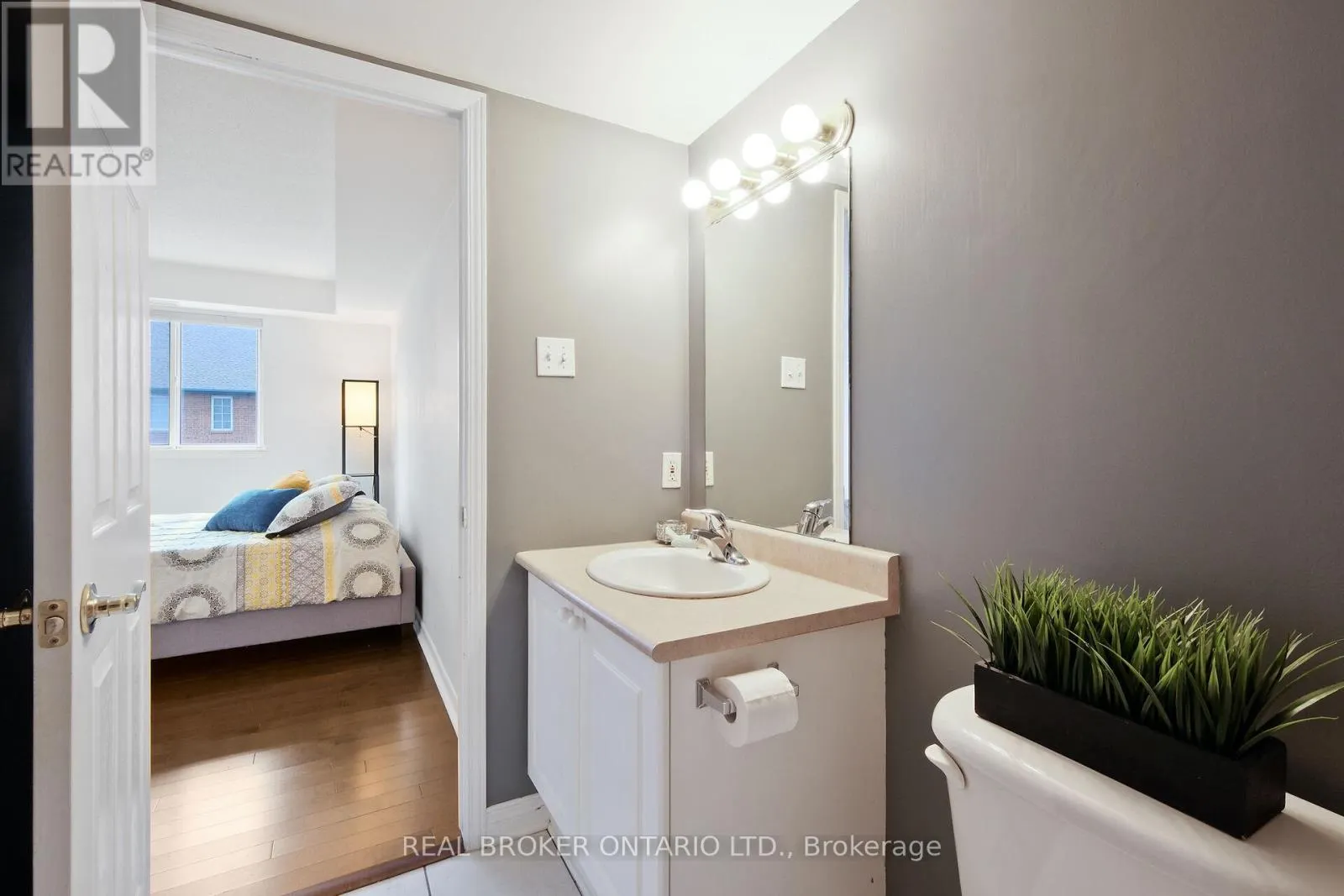306 - 429 SOMERSET STREET W