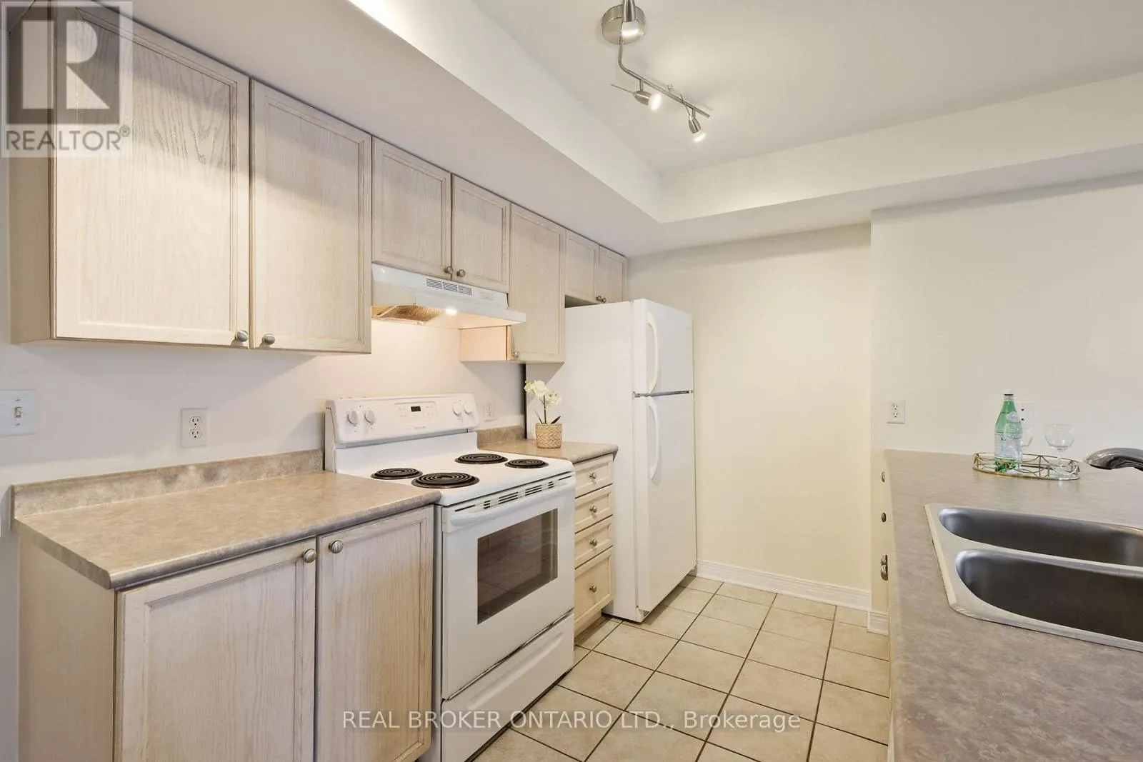 306 - 429 SOMERSET STREET W