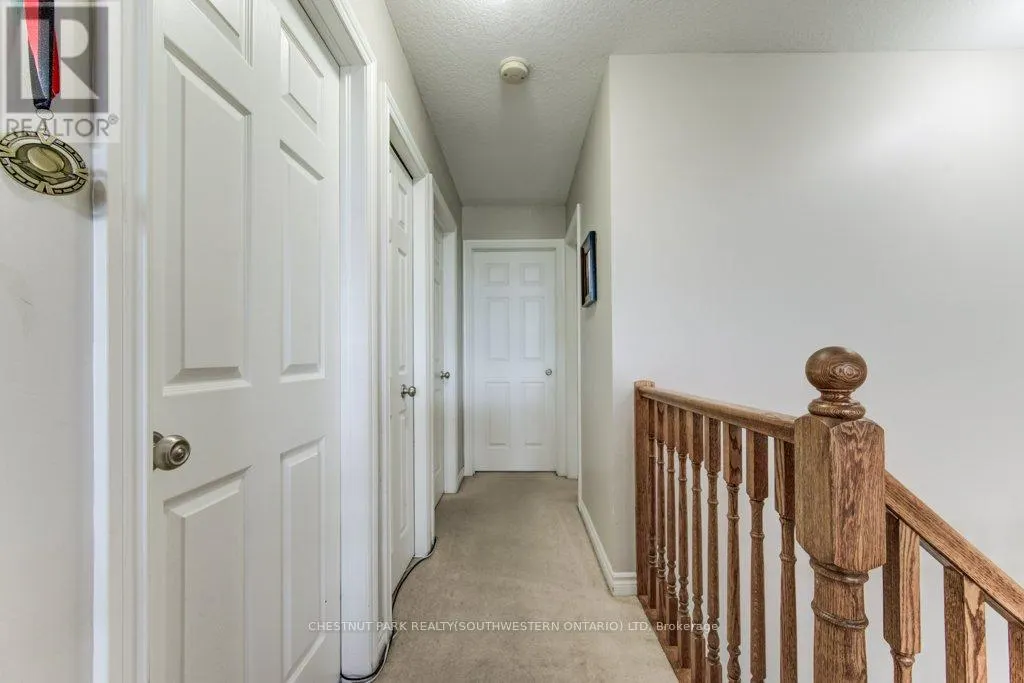 404 TEALBY CRESCENT