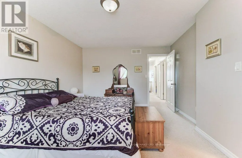 404 TEALBY CRESCENT