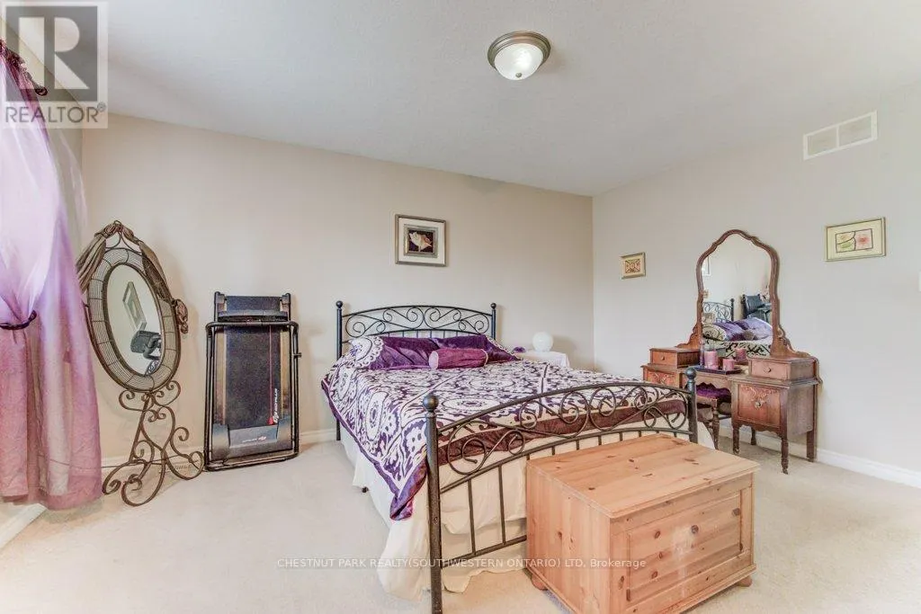 404 TEALBY CRESCENT