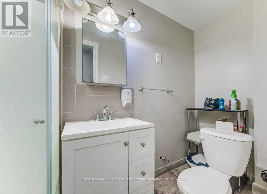 404 TEALBY CRESCENT