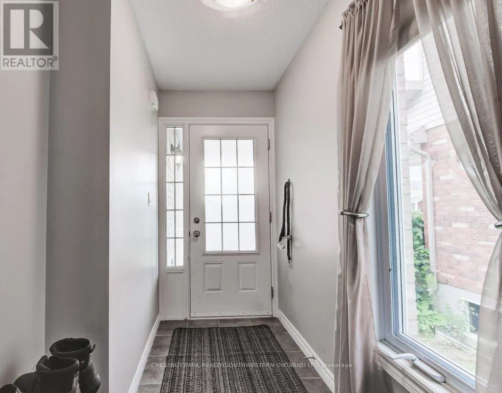 404 TEALBY CRESCENT