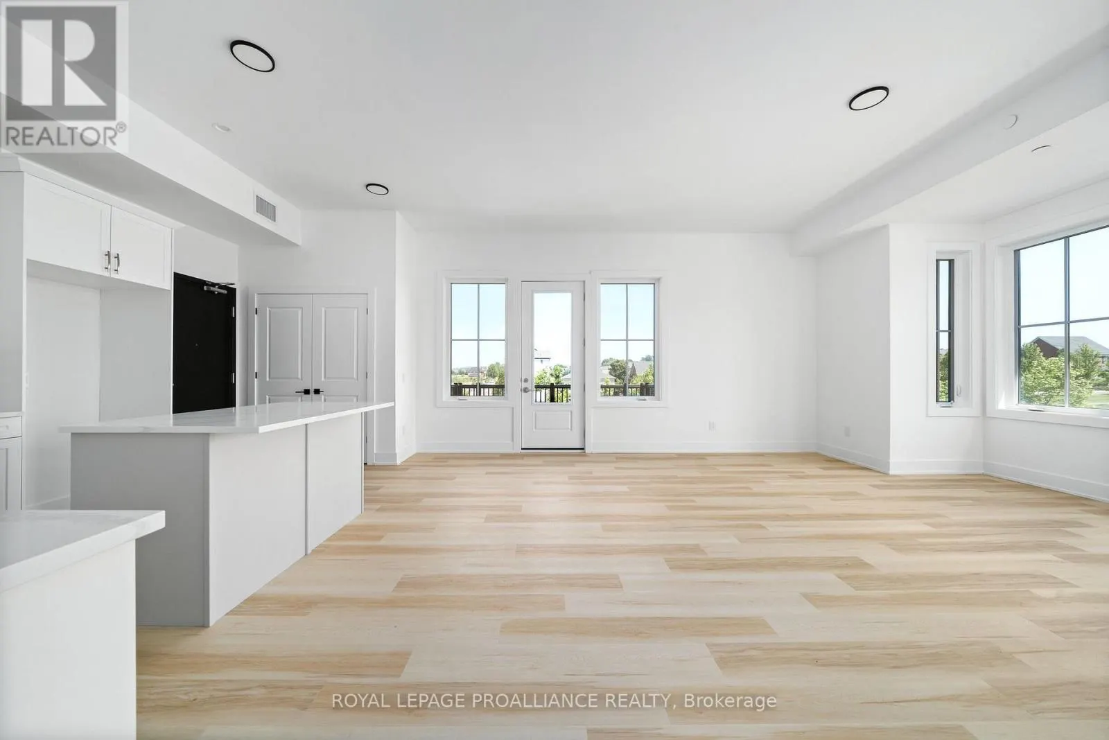 202 - 941 CHARLES WILSON PARKWAY, #202