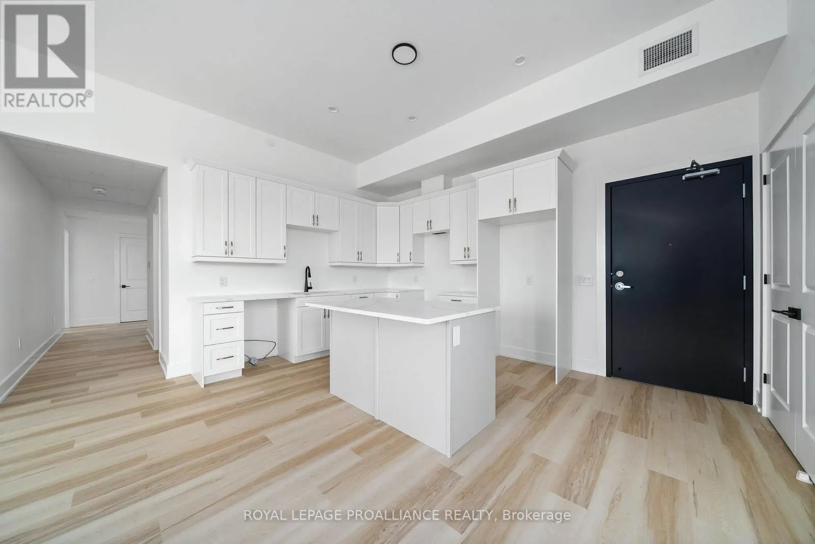 202 - 941 CHARLES WILSON PARKWAY, #202
