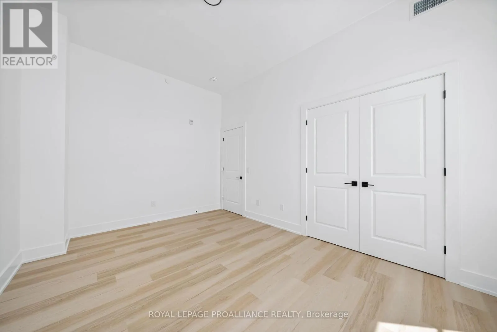 202 - 941 CHARLES WILSON PARKWAY, #202