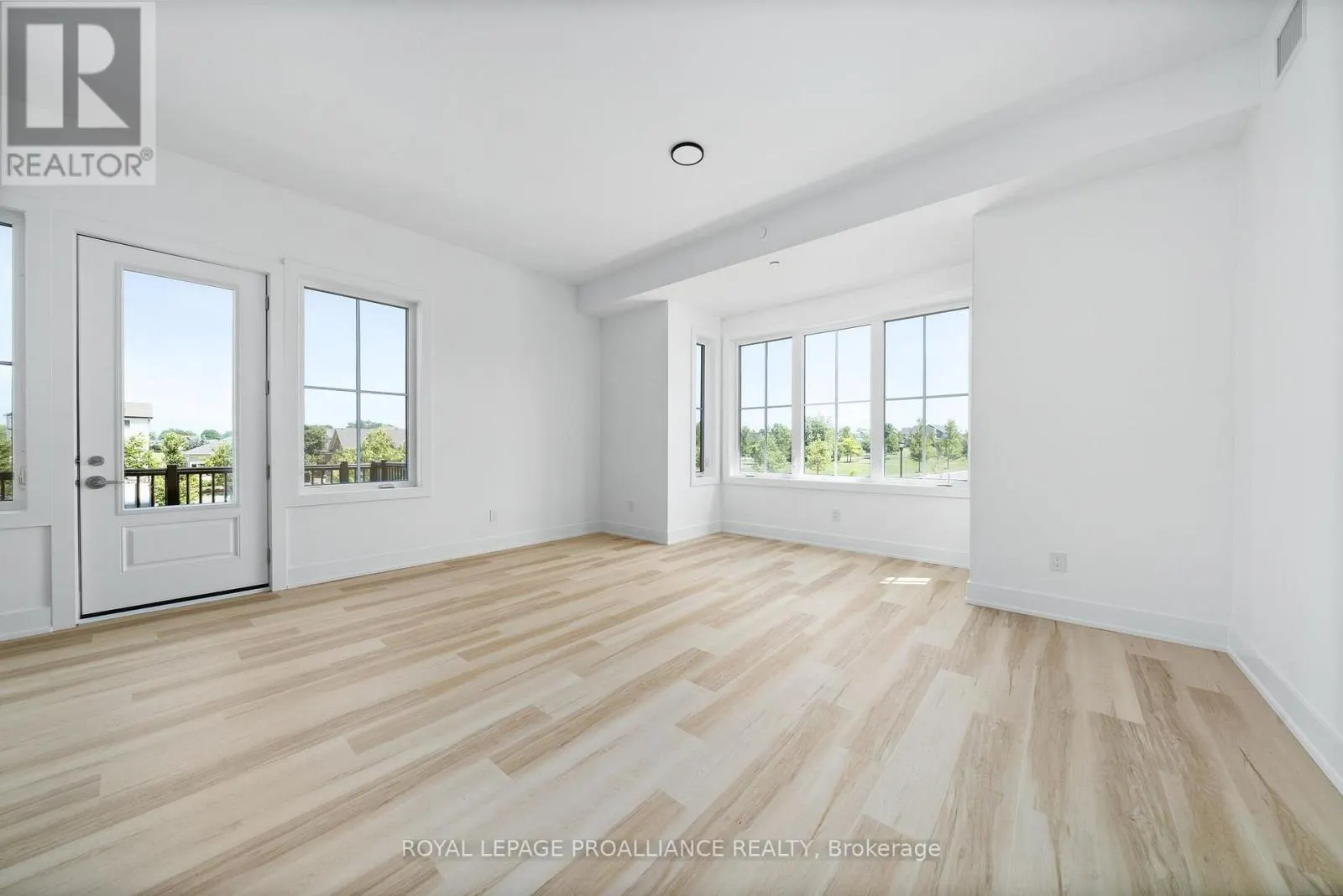202 - 941 CHARLES WILSON PARKWAY, #202