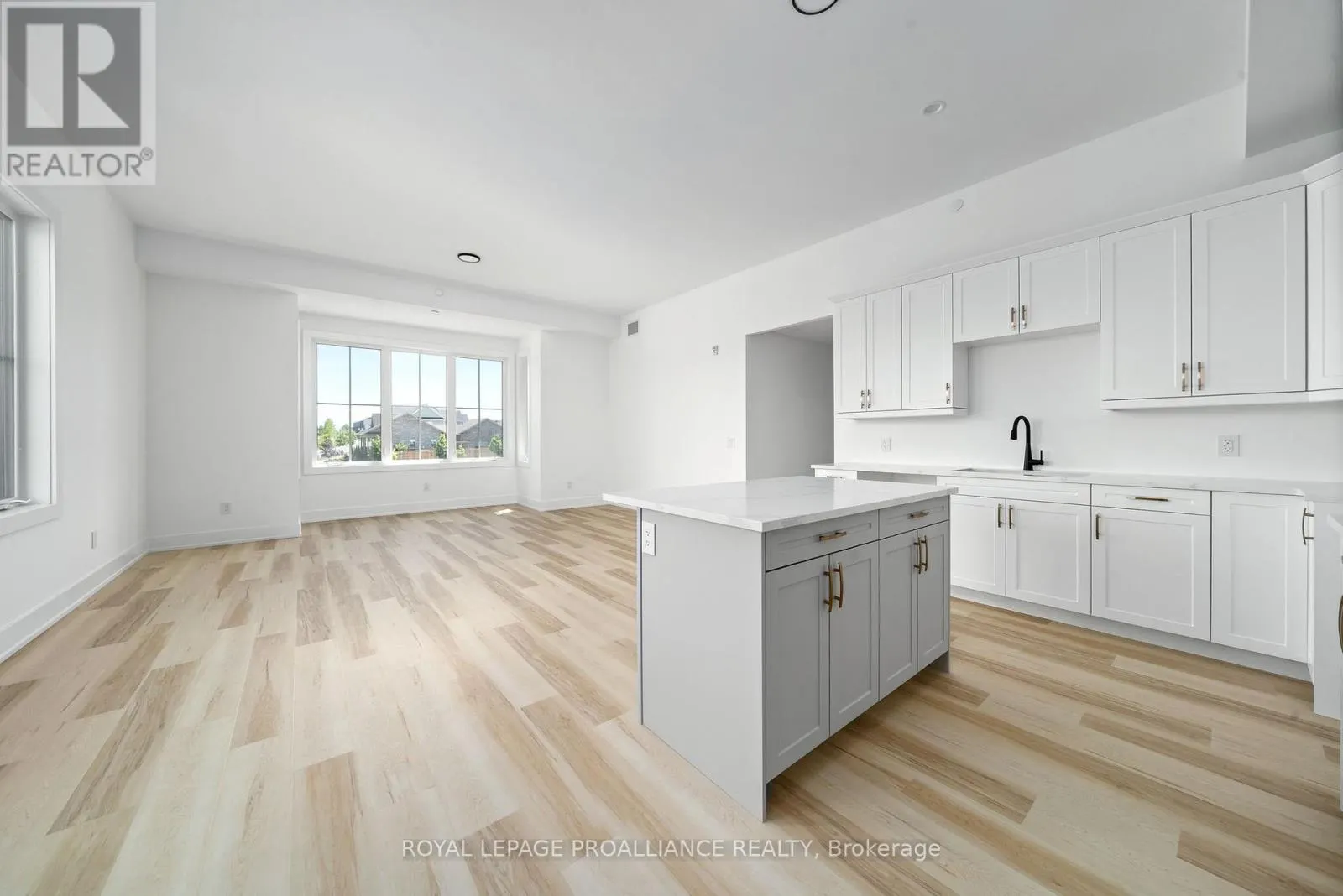 202 - 941 CHARLES WILSON PARKWAY, #202