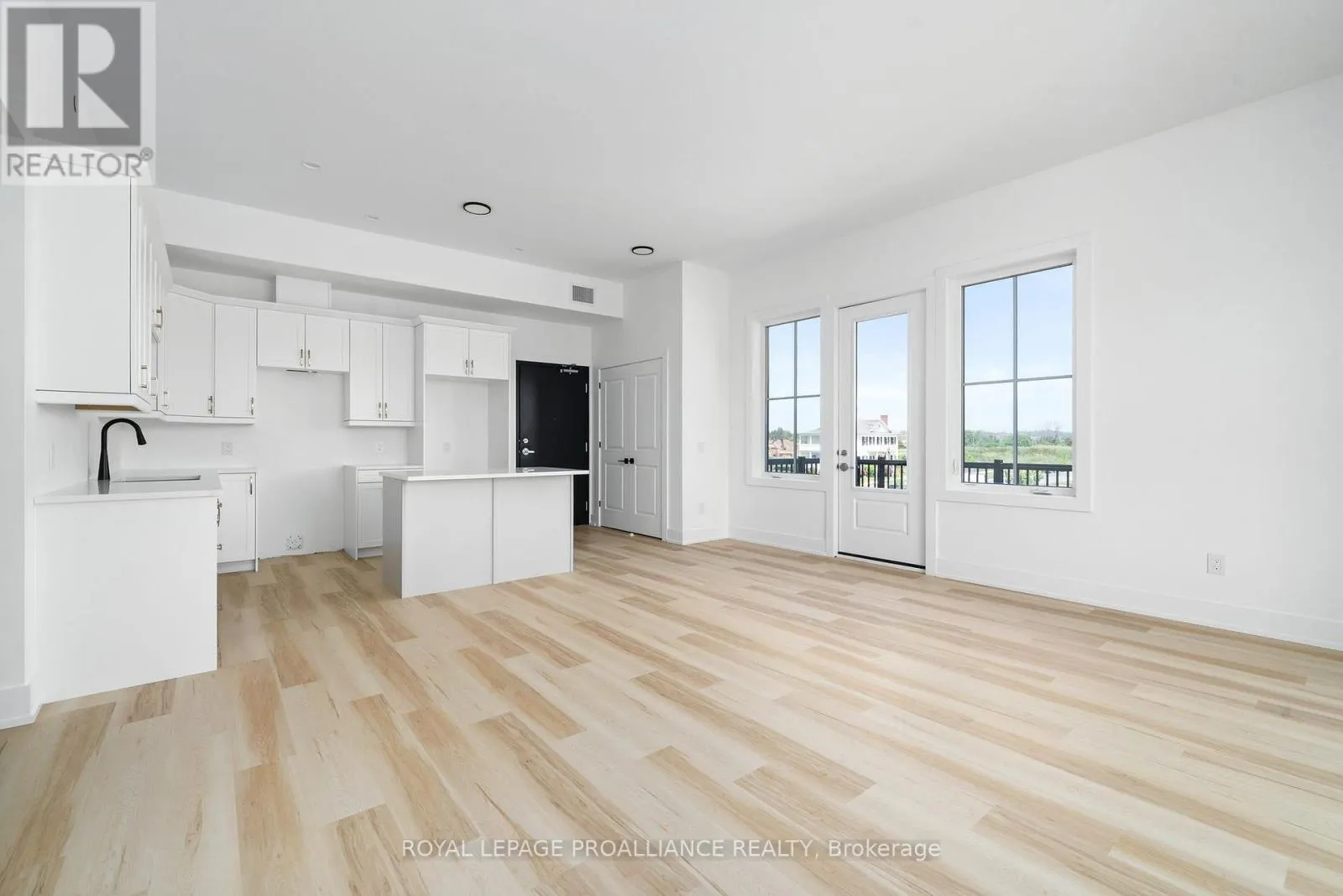 202 - 941 CHARLES WILSON PARKWAY, #202