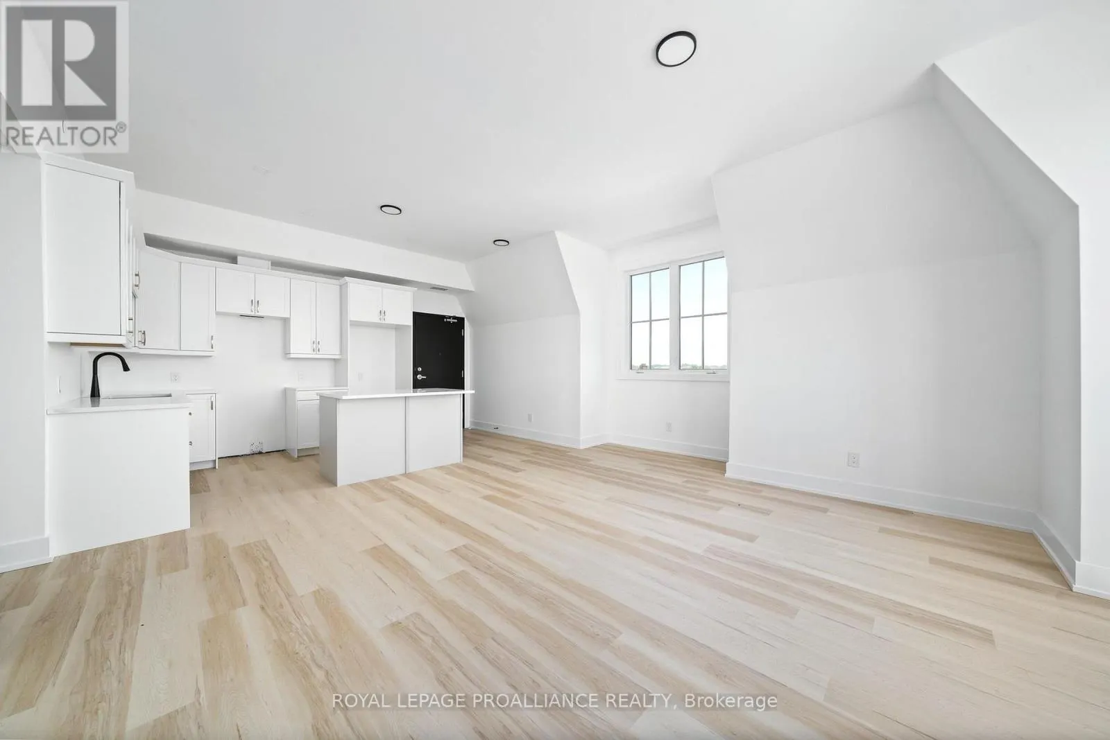 302 - 941 CHARLES WILSON PARKWAY, #302