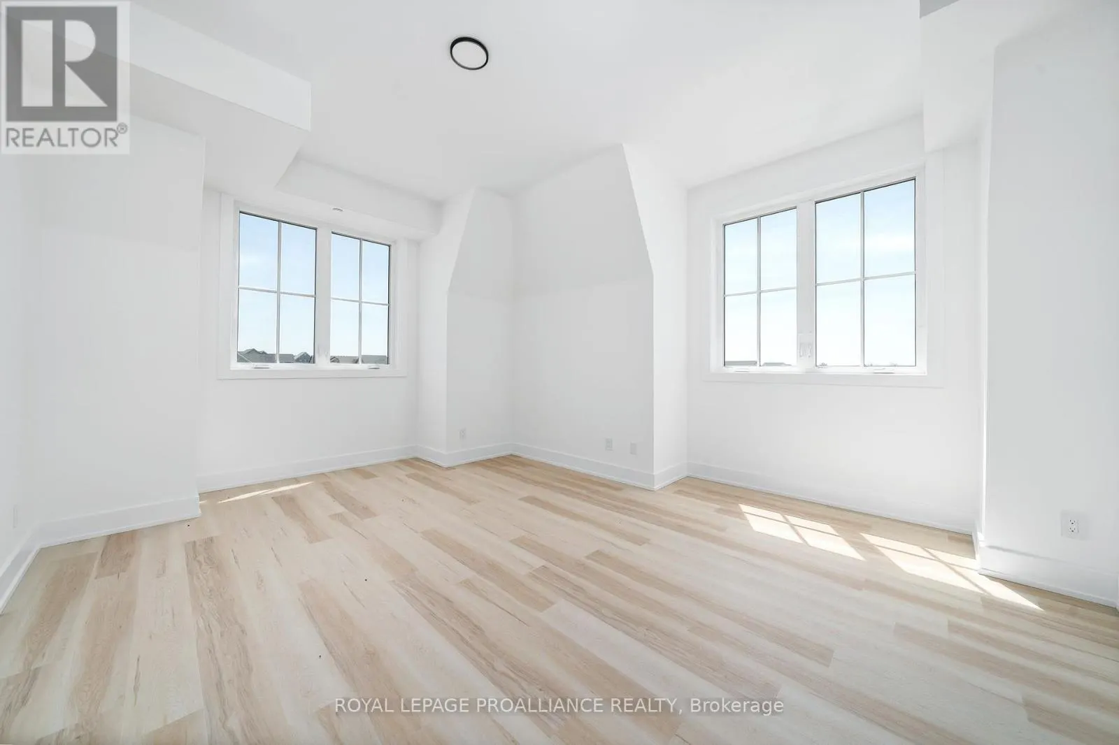 302 - 941 CHARLES WILSON PARKWAY, #302