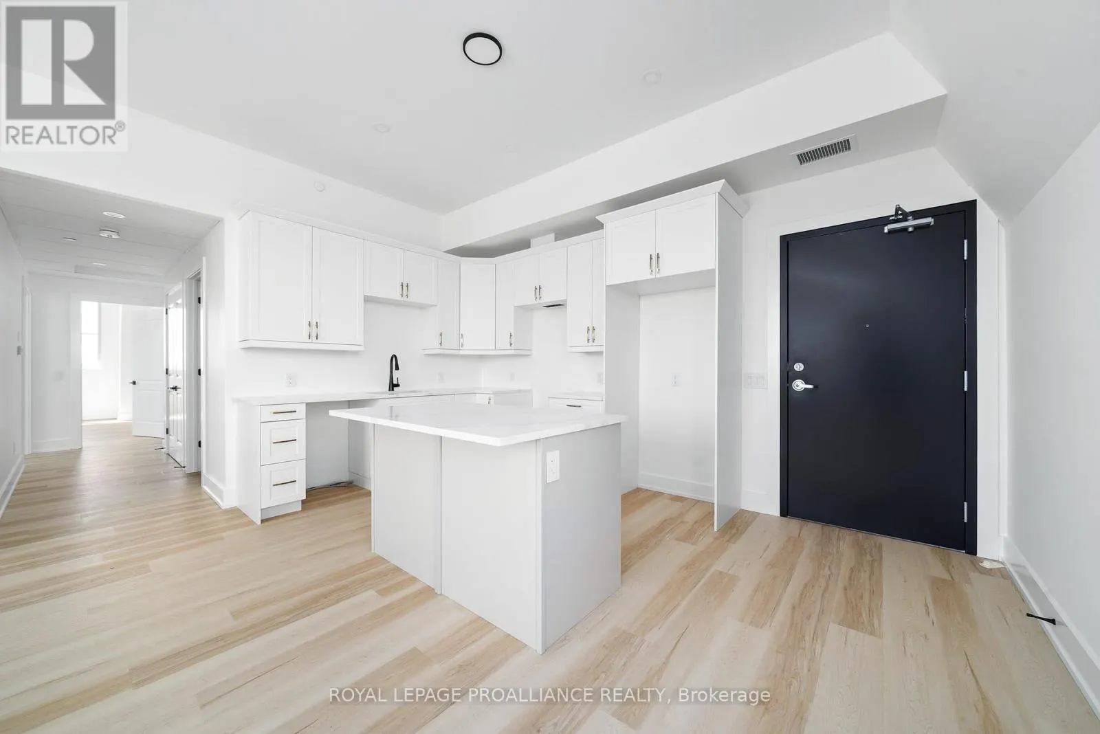 302 - 941 CHARLES WILSON PARKWAY, #302