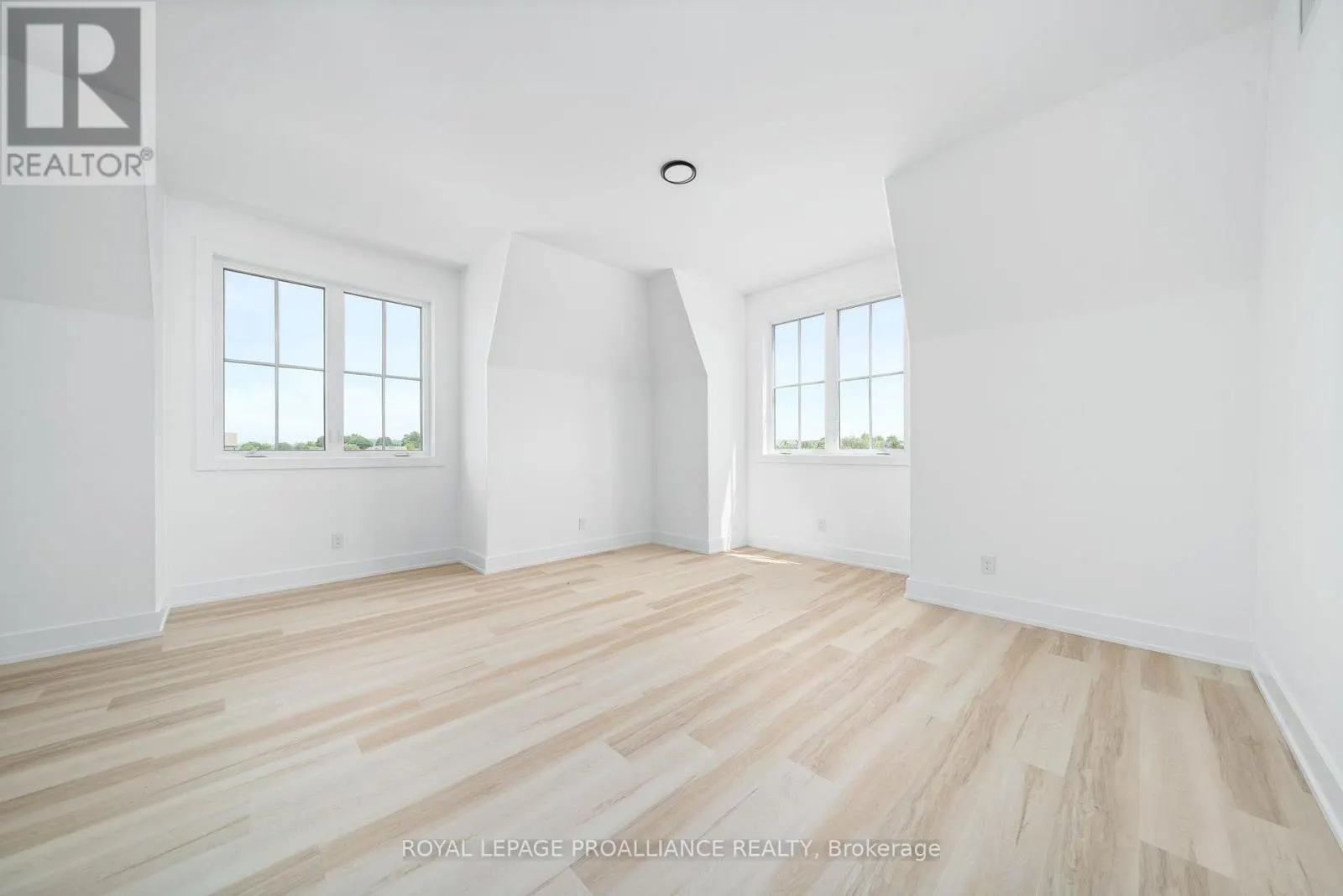 302 - 941 CHARLES WILSON PARKWAY, #302