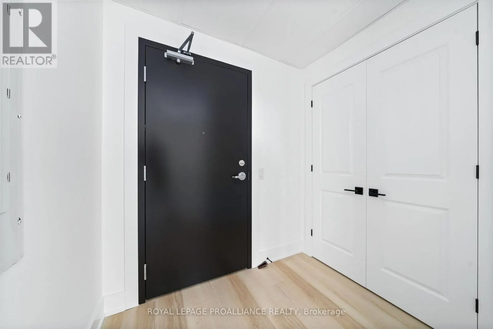 302 - 941 CHARLES WILSON PARKWAY, #302