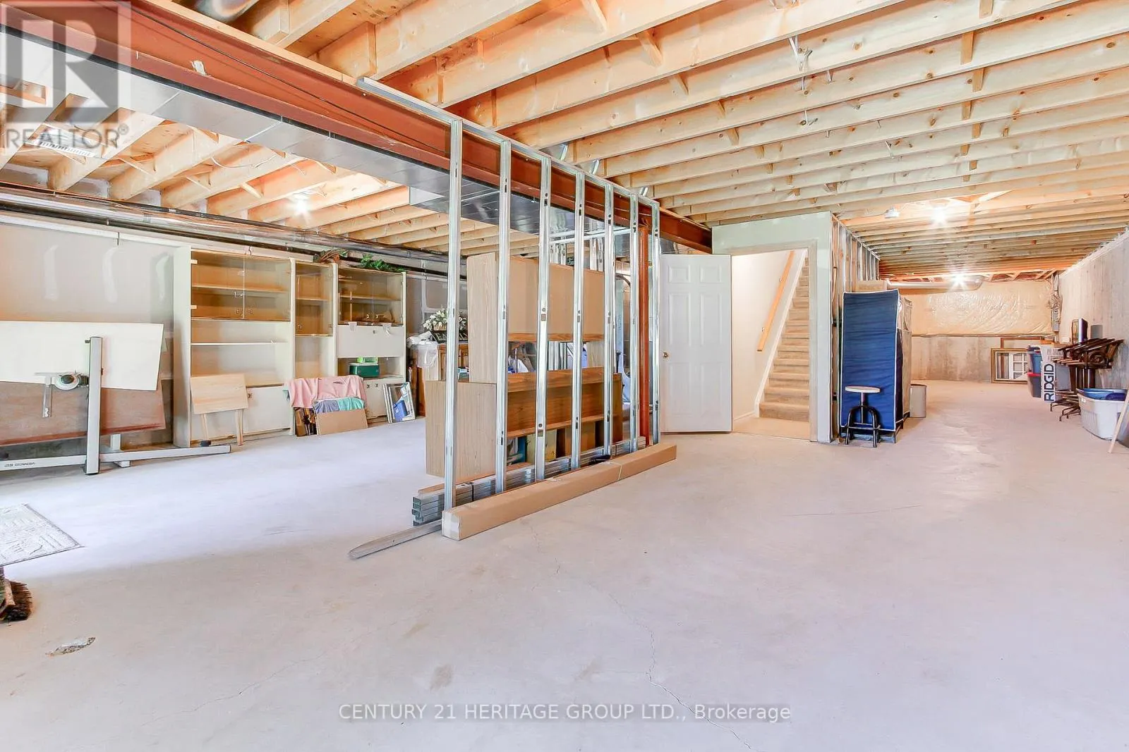 28J - 174 LINDSAY STREET N