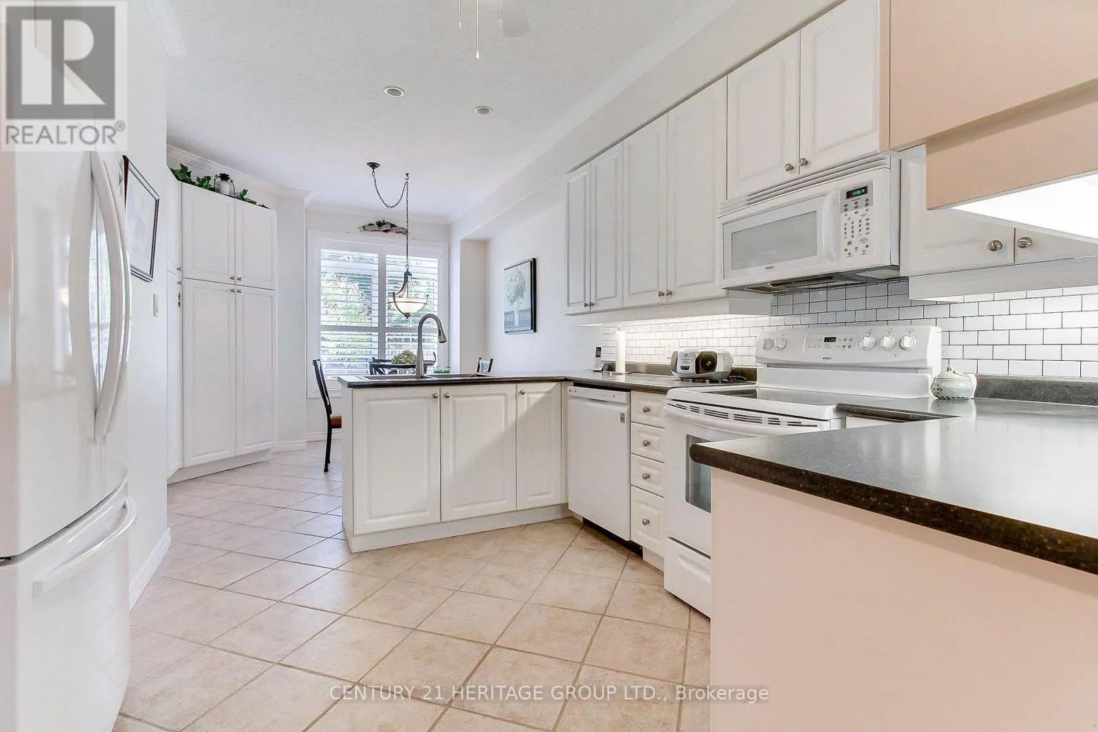 28J - 174 LINDSAY STREET N