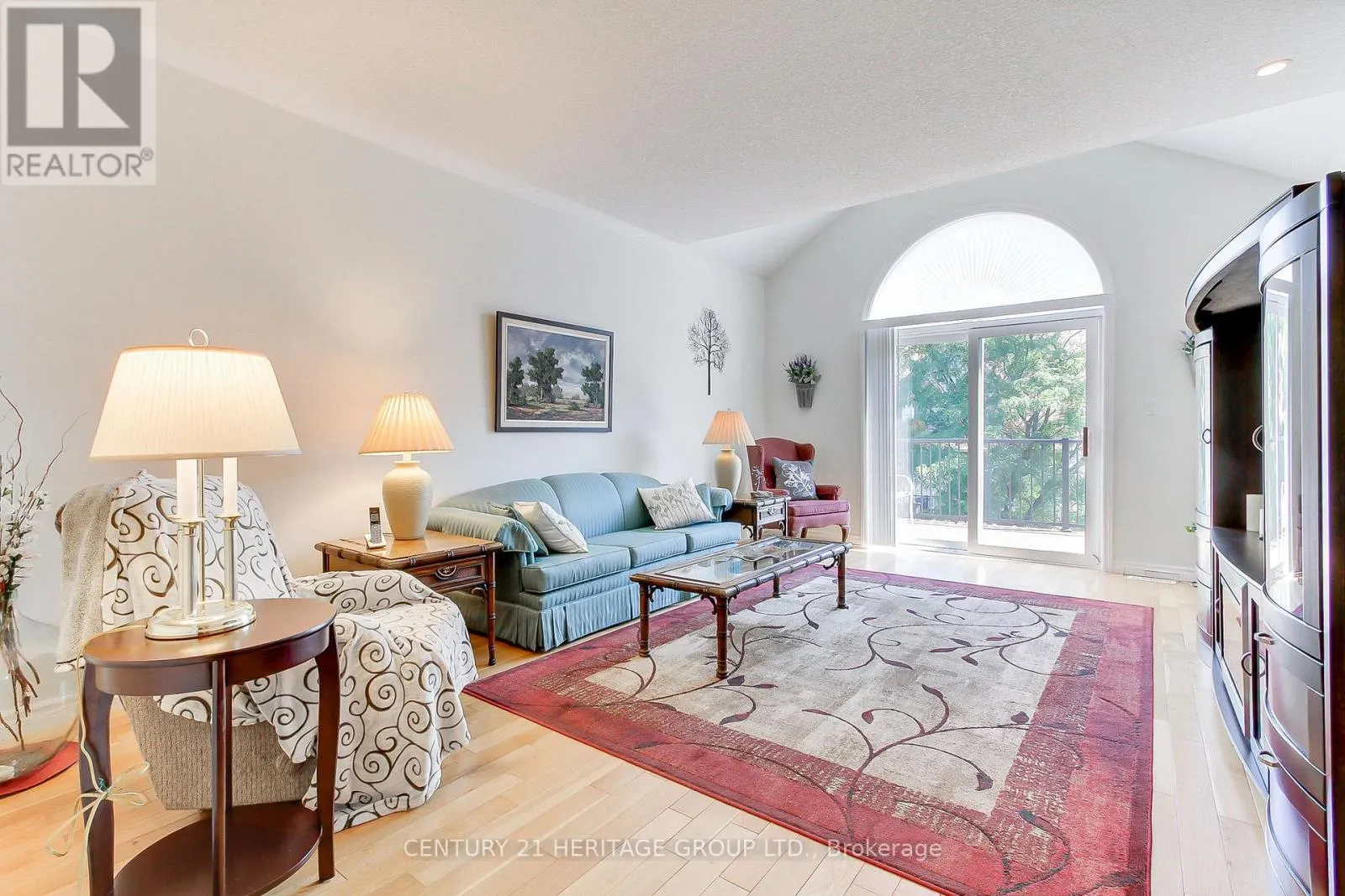 28J - 174 LINDSAY STREET N