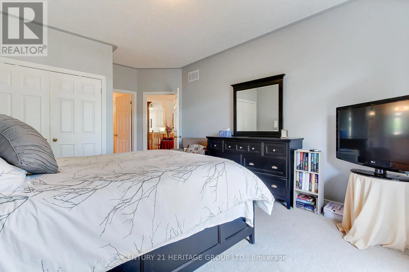 28J - 174 LINDSAY STREET N