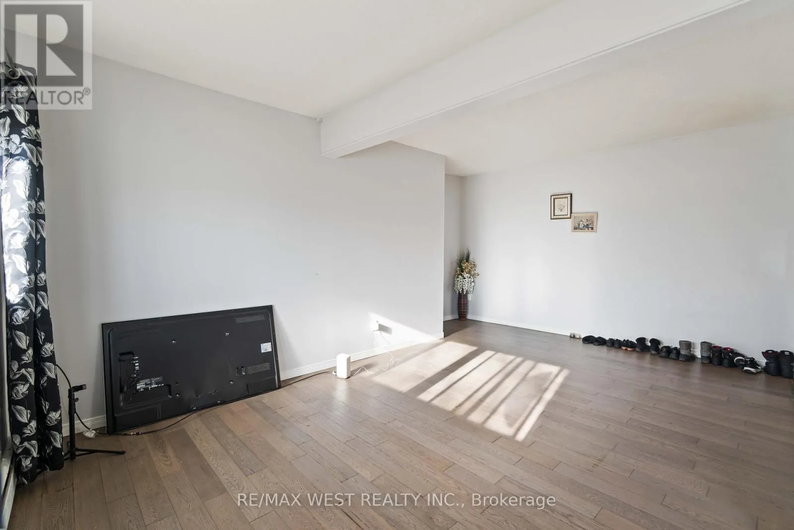 90 - 283 FAIRWAY ROAD N