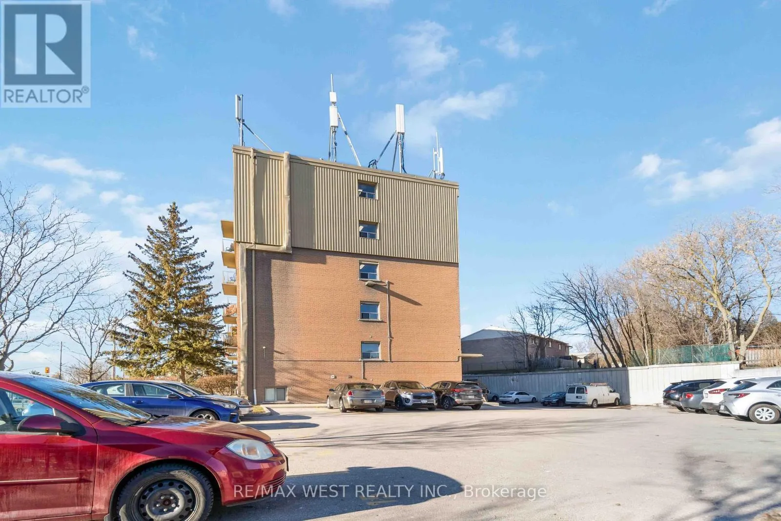 90 - 283 FAIRWAY ROAD N