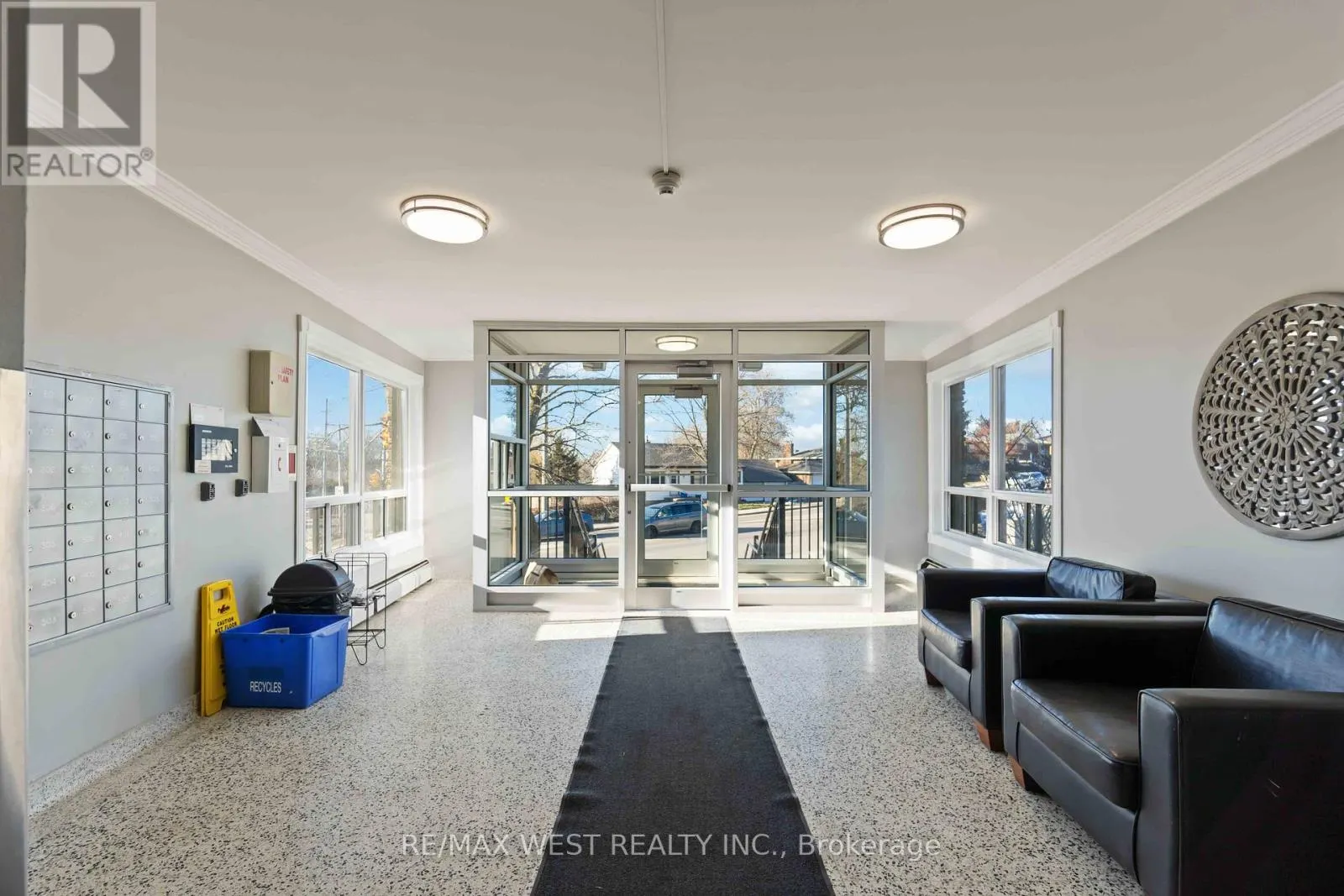 90 - 283 FAIRWAY ROAD N
