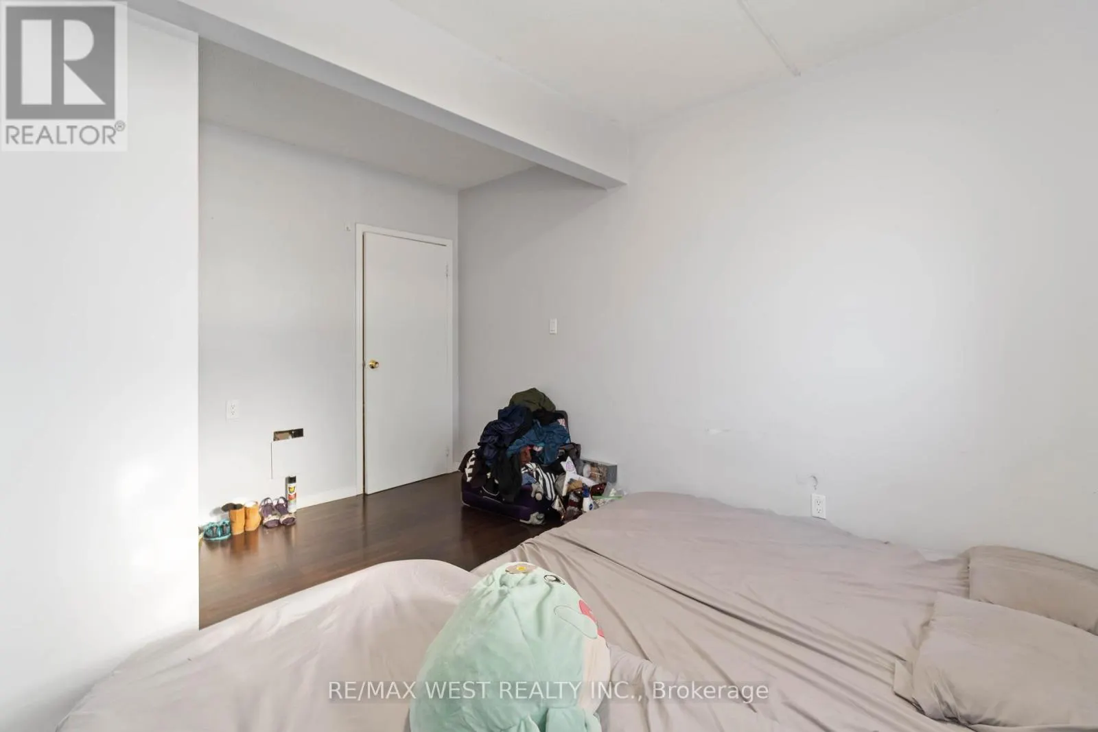 90 - 283 FAIRWAY ROAD N
