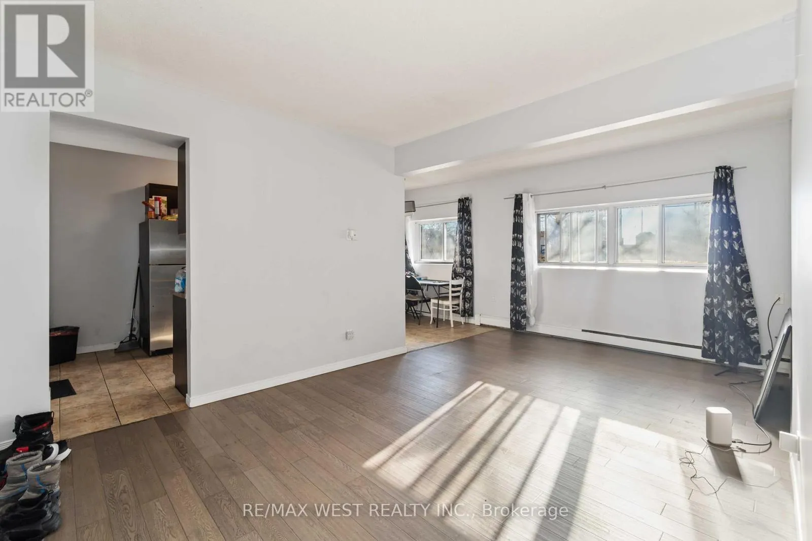 90 - 283 FAIRWAY ROAD N