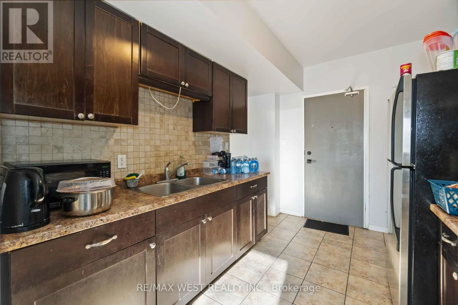 90 - 283 FAIRWAY ROAD N