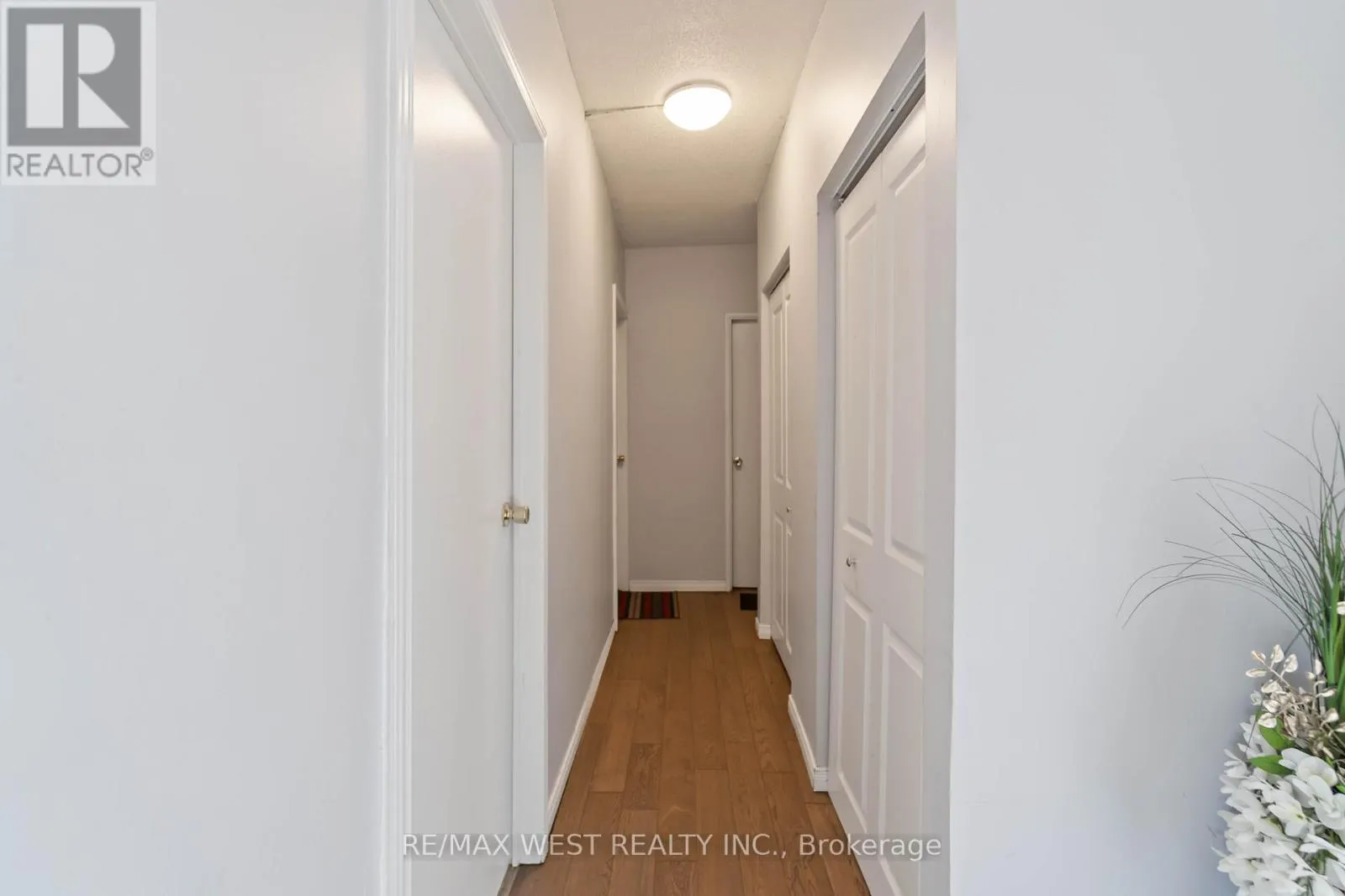 90 - 283 FAIRWAY ROAD N