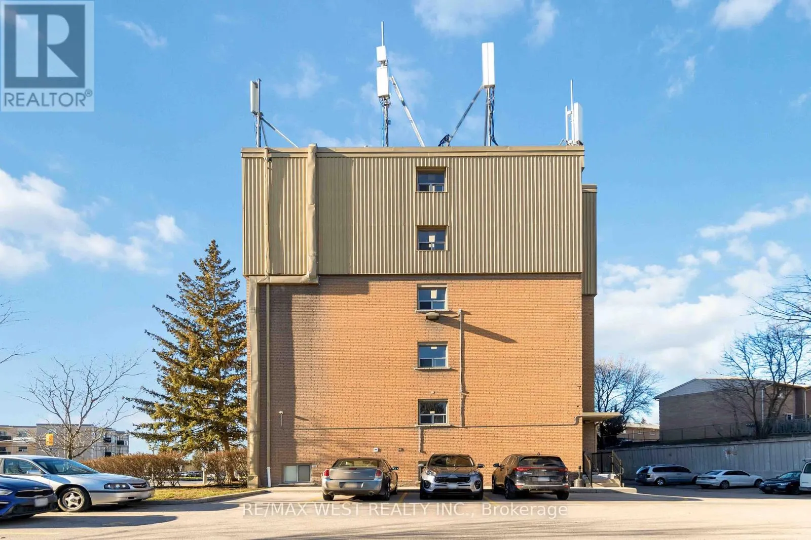 90 - 283 FAIRWAY ROAD N