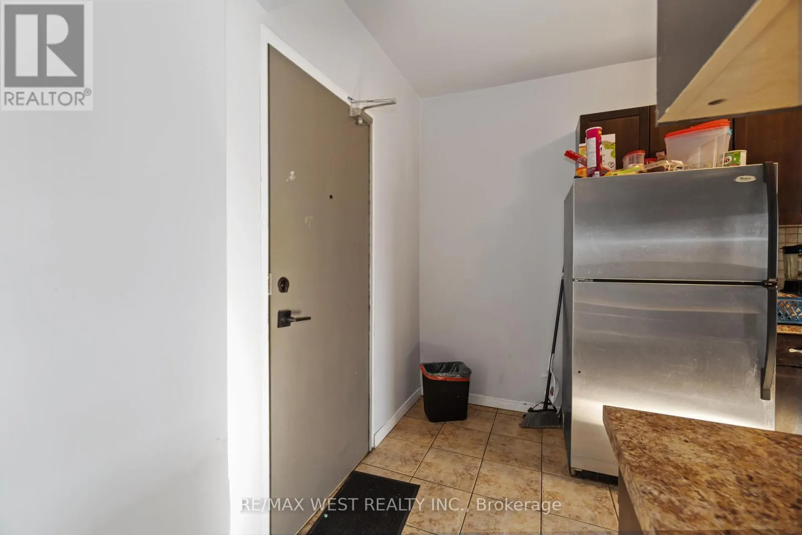 90 - 283 FAIRWAY ROAD N