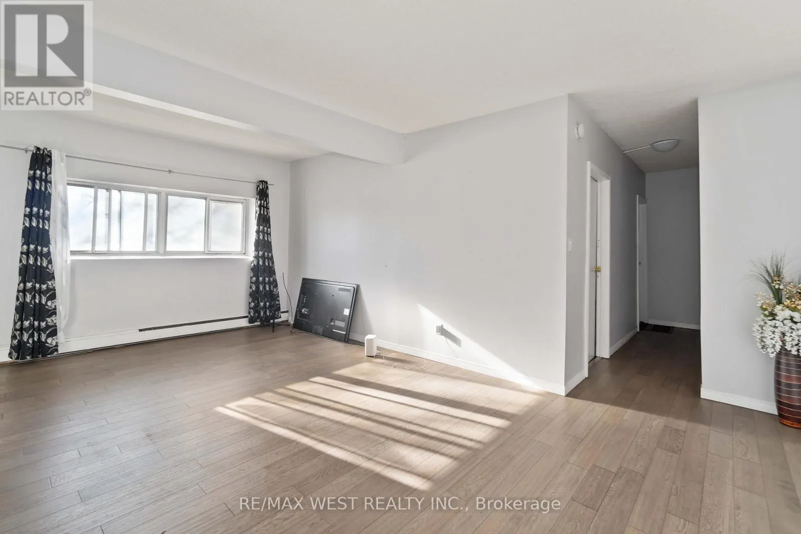 90 - 283 FAIRWAY ROAD N