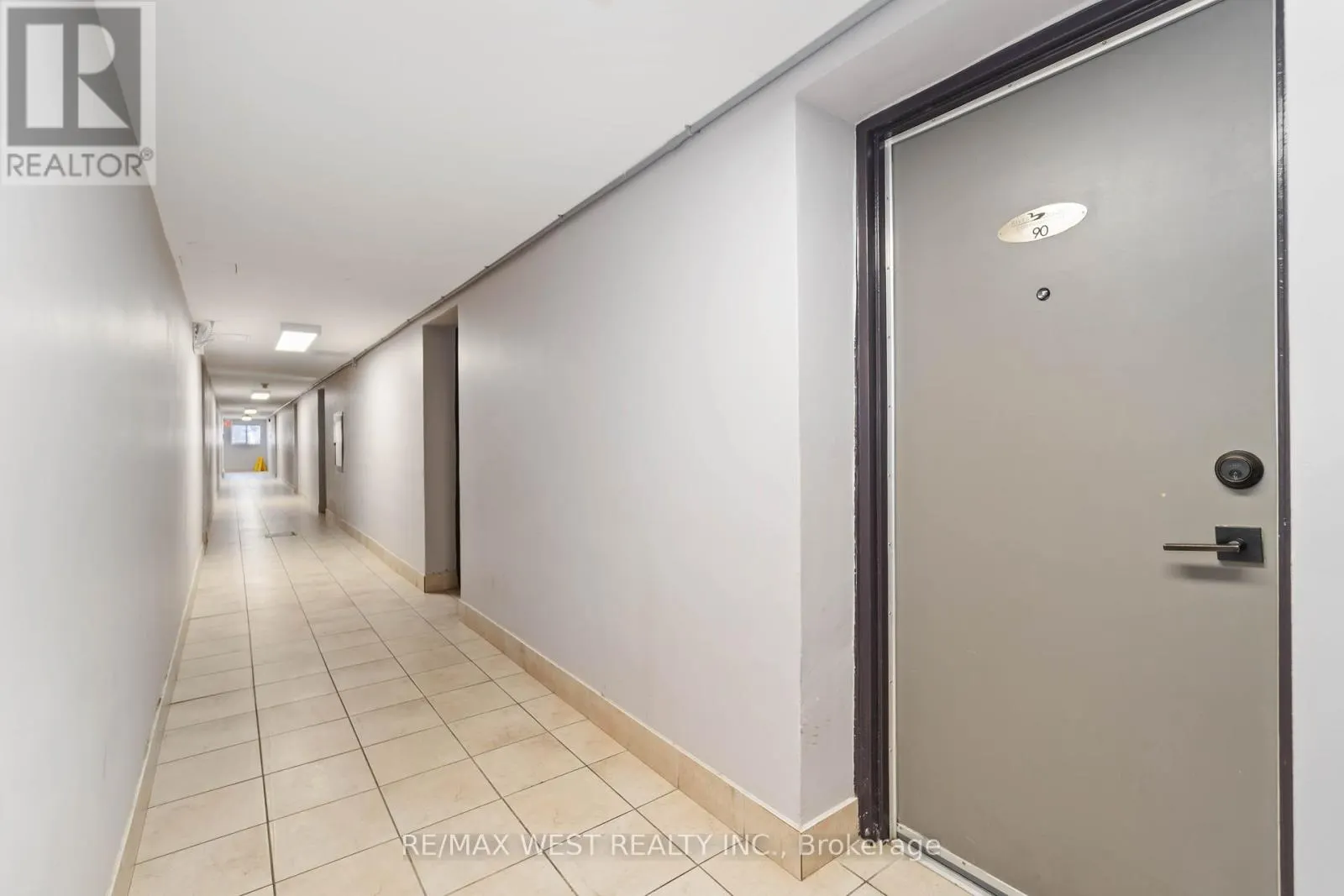 90 - 283 FAIRWAY ROAD N