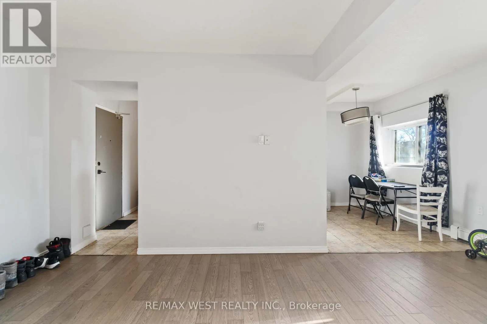 90 - 283 FAIRWAY ROAD N