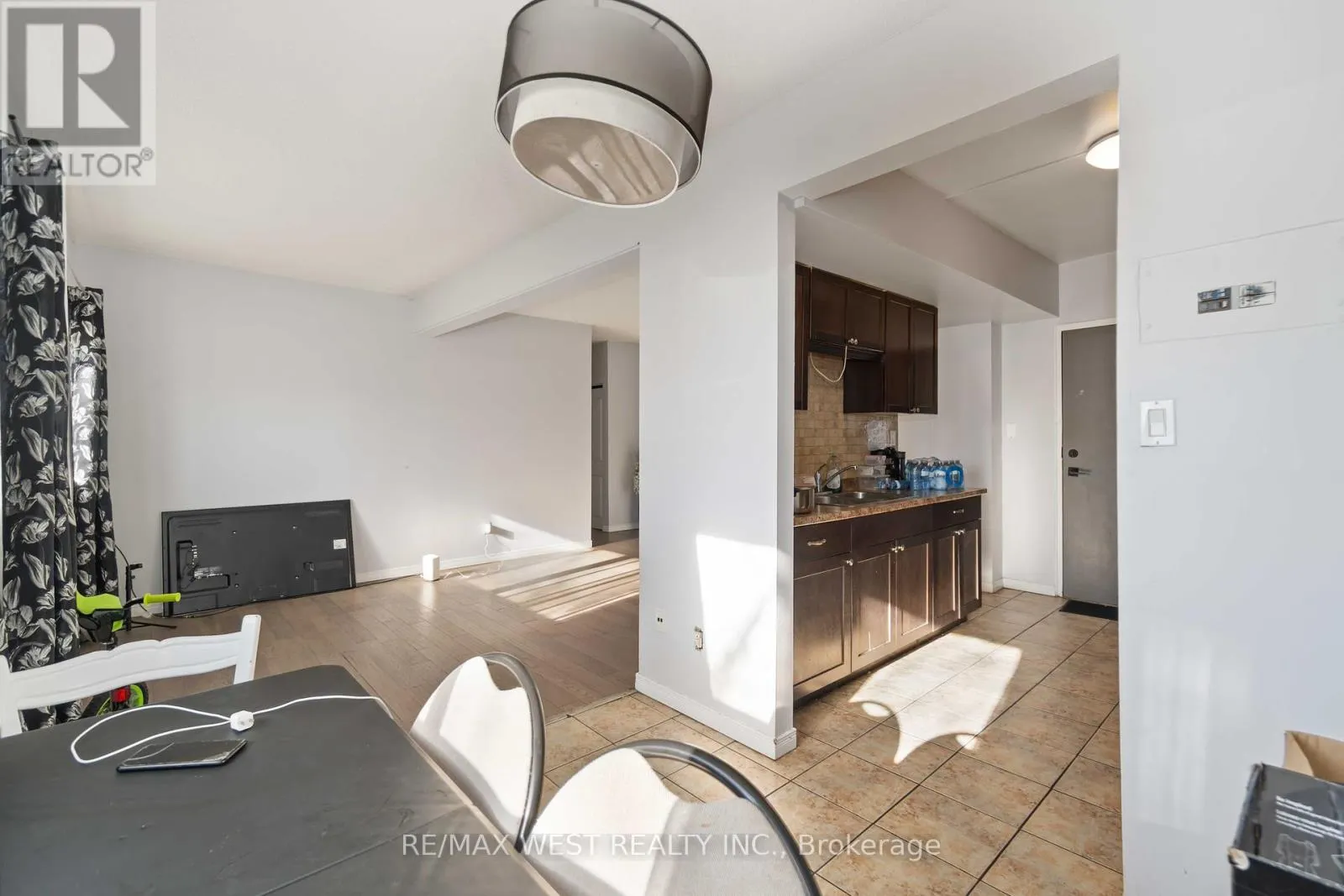 90 - 283 FAIRWAY ROAD N
