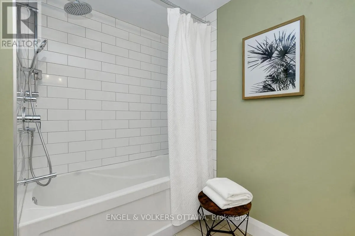 105A - 62 DONALD STREET