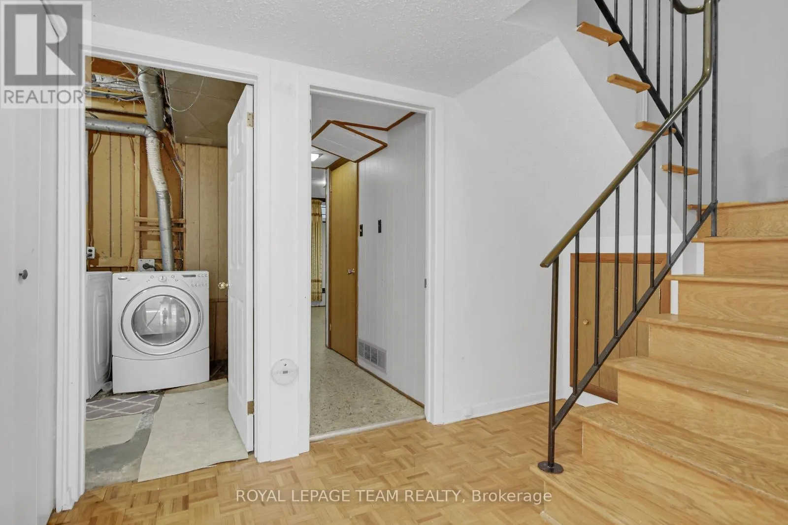 52 BOWHILL AVENUE