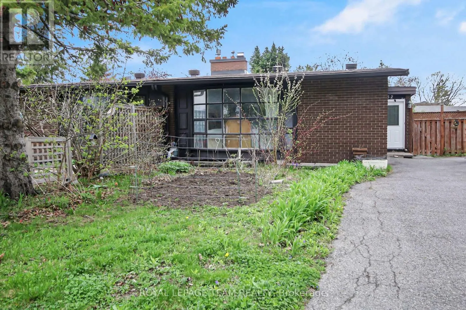 52 BOWHILL AVENUE