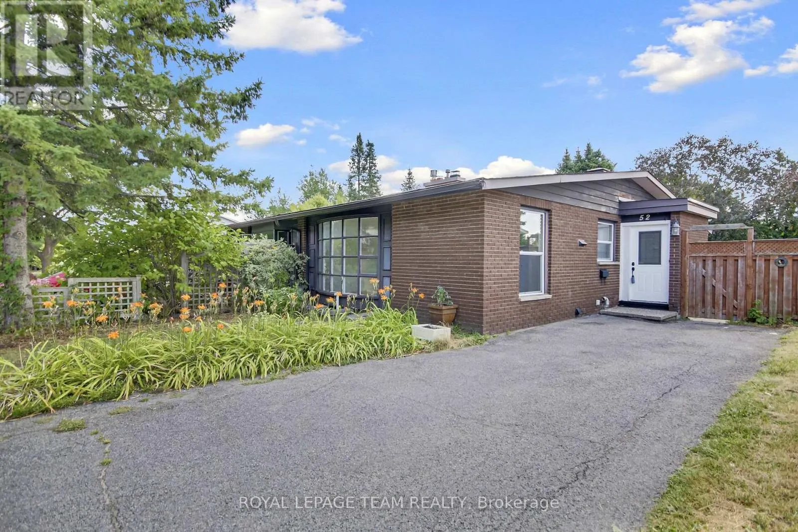 52 BOWHILL AVENUE
