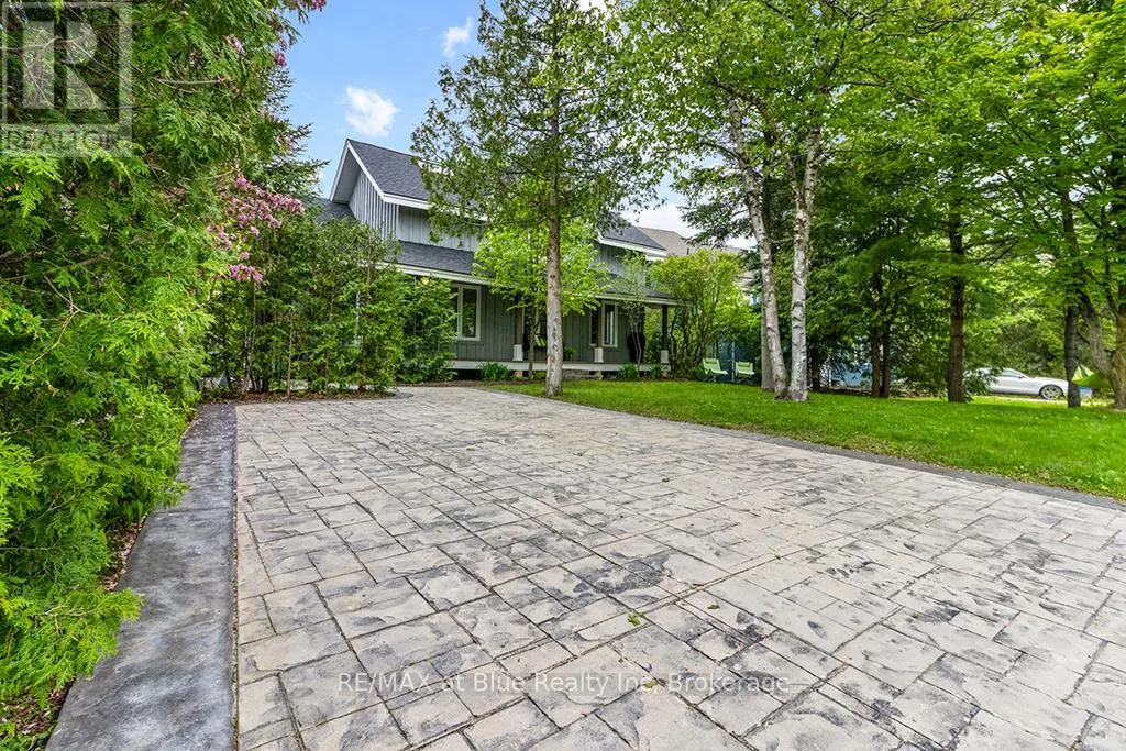 147 CARMICHAEL CRESCENT