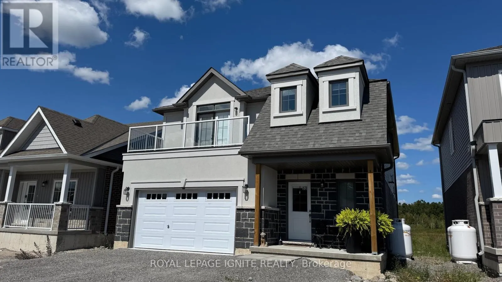 52 HILLCROFT WAY