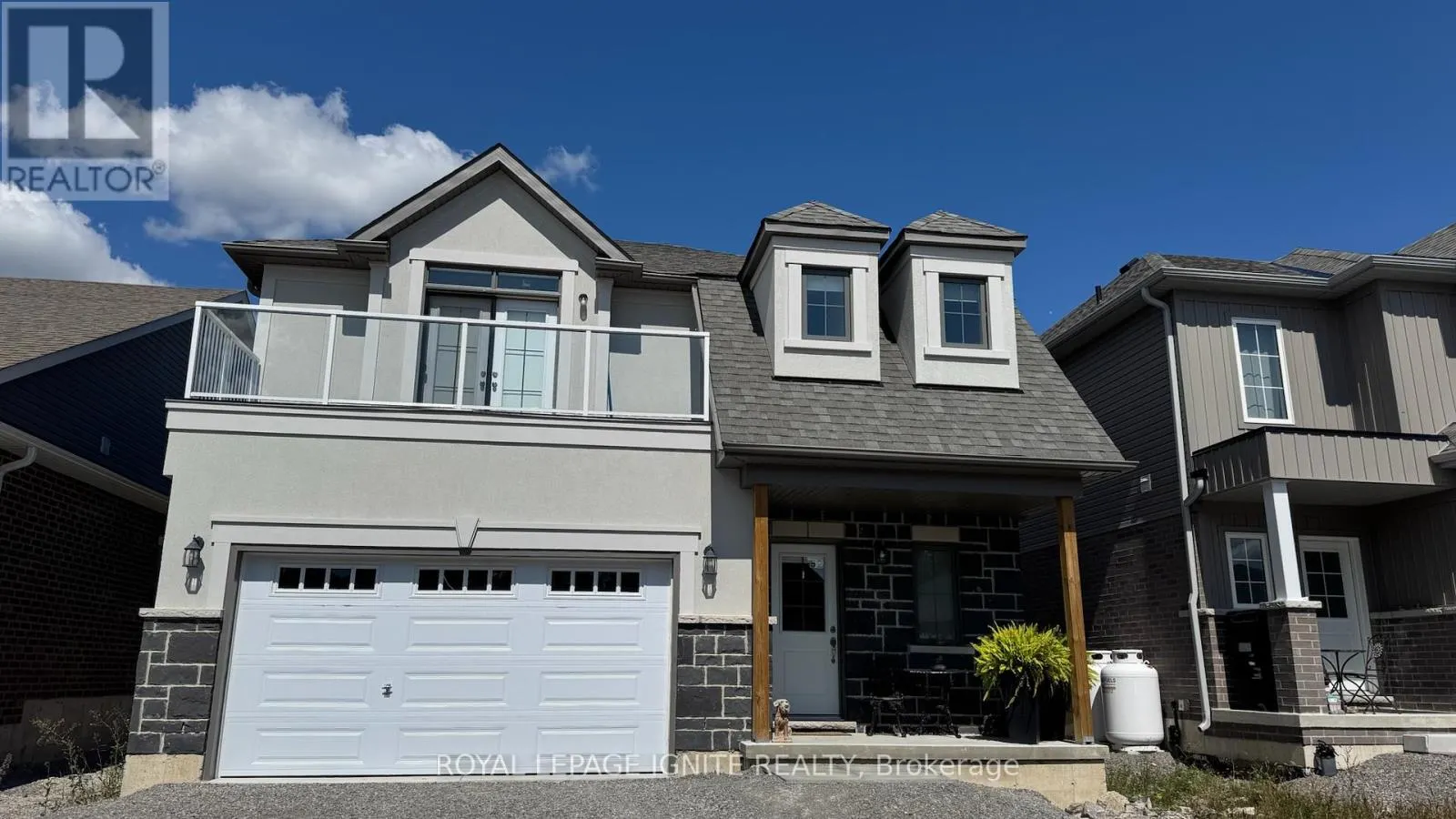 52 HILLCROFT WAY