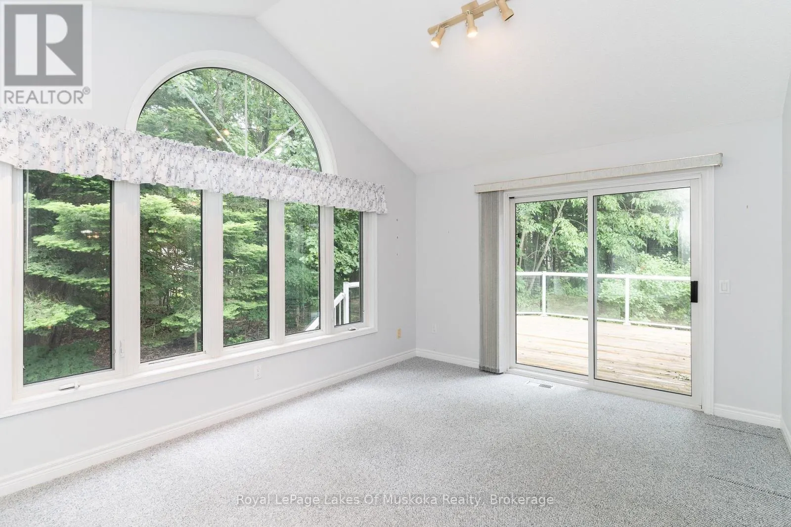 25 STONEHEDGE CLOSE